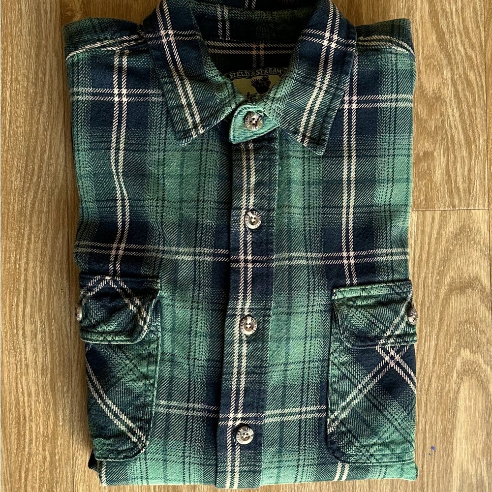 Field & Stream Men’s Large, blue and green, long sleeved button down shirt.